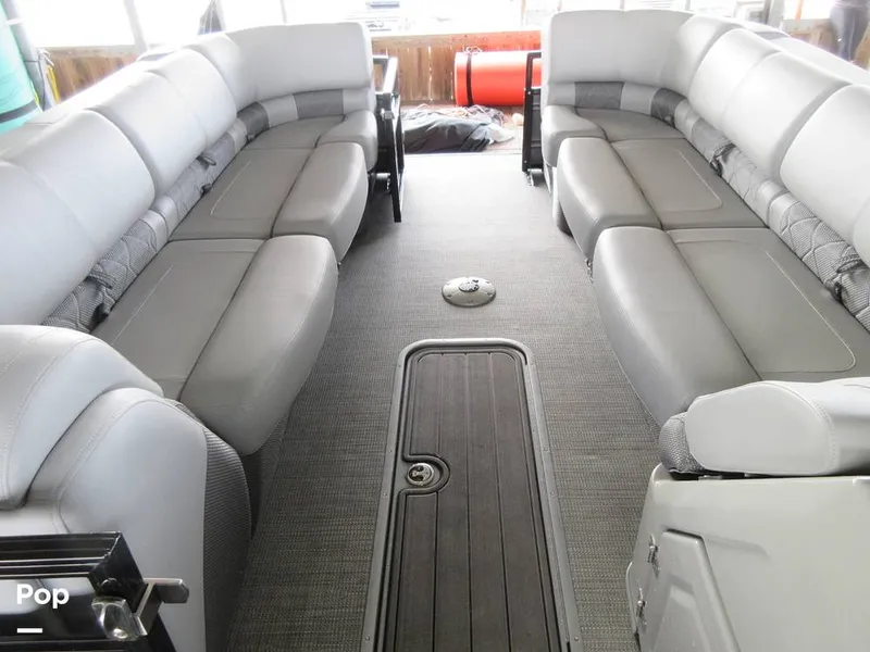 Slide: The Image of Regency 250 LE3 2023 - 15015759