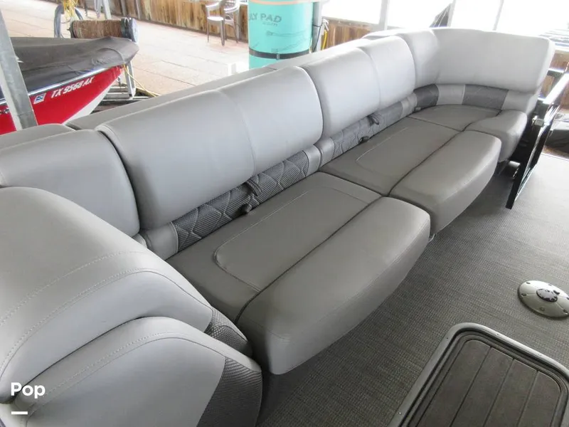 Slide: The Image of Regency 250 LE3 2023 - 15015760