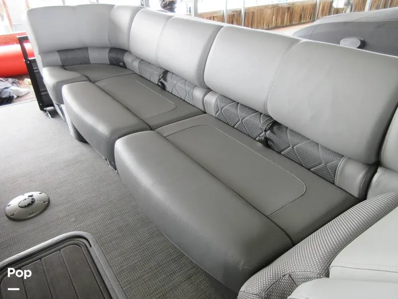 Slide: The Image of Regency 250 LE3 2023 - 15015761