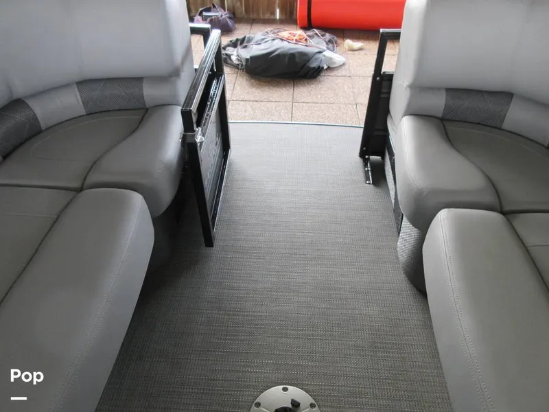 Slide: The Image of Regency 250 LE3 2023 - 15015762