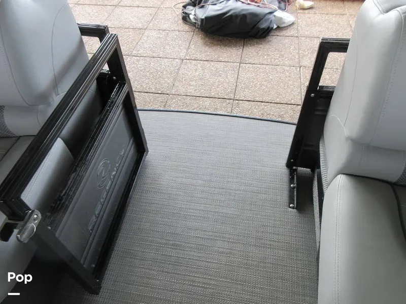 Slide: The Image of Regency 250 LE3 2023 - 15015763