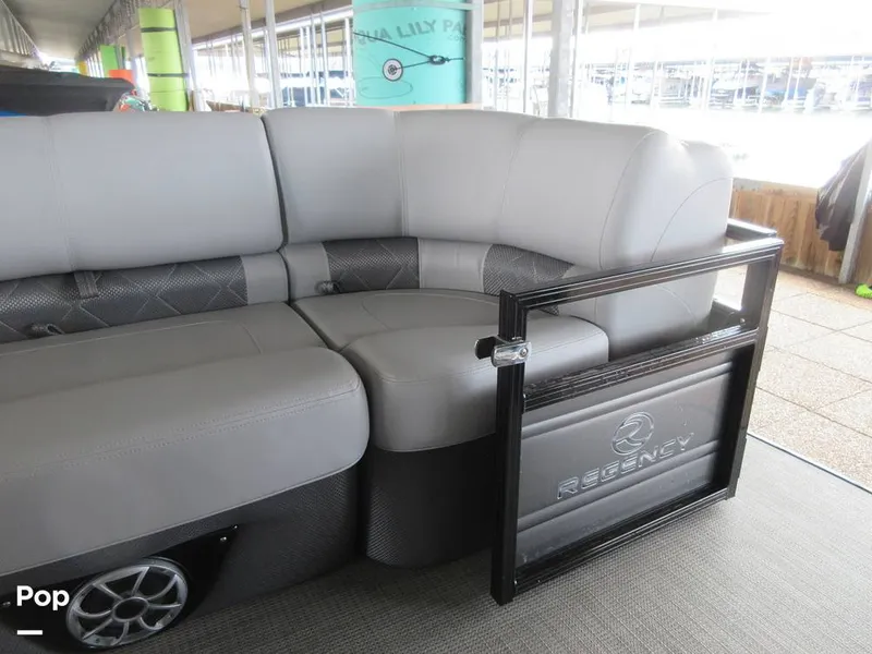 Slide: The Image of Regency 250 LE3 2023 - 15015765