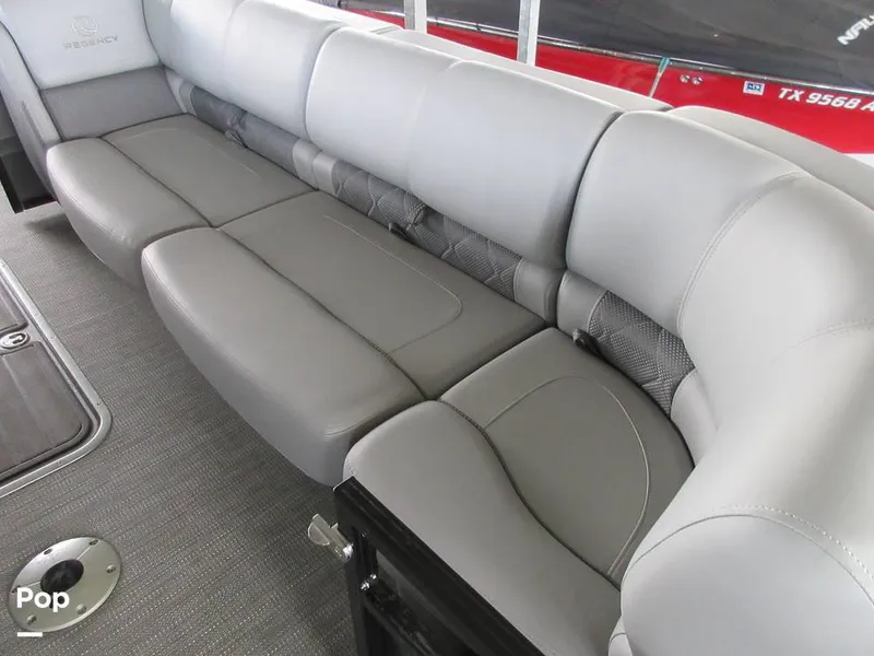 Slide: The Image of Regency 250 LE3 2023 - 15015770