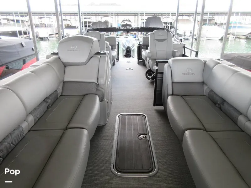 Slide: The Image of Regency 250 LE3 2023 - 15015771