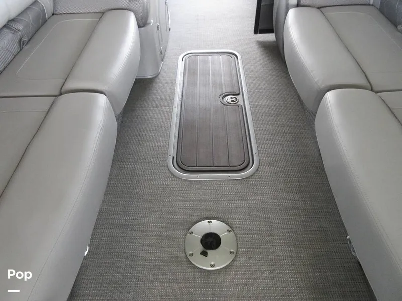 Slide: The Image of Regency 250 LE3 2023 - 15015772