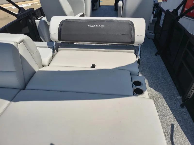 Slide: The Image of Harris CRUISER 230 2026 - 7