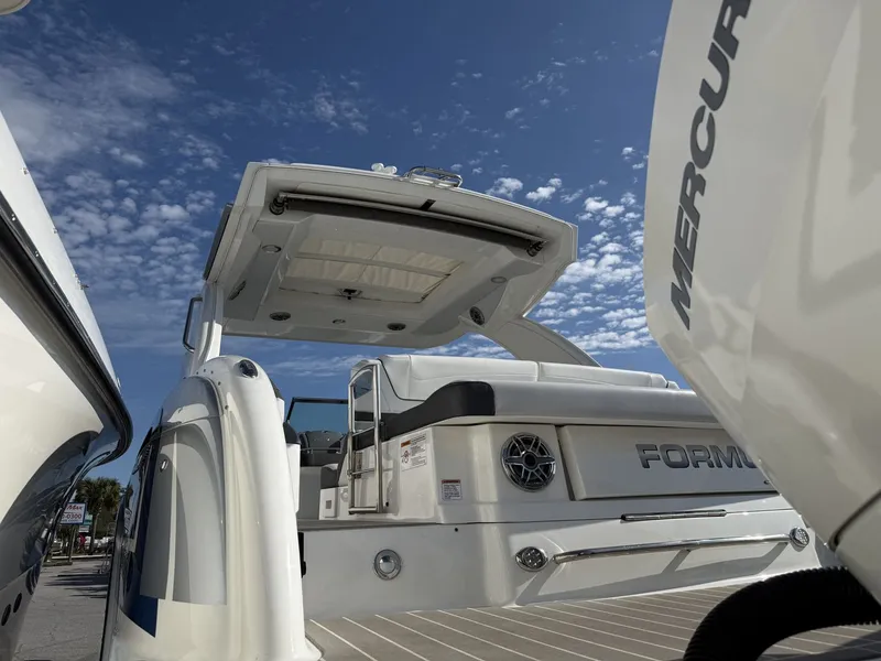 Slide: The Image of Formula 350 CROSSOVER BOWRIDER 2024 - 10