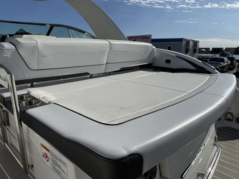 Slide: The Image of Formula 350 CROSSOVER BOWRIDER 2024 - 12