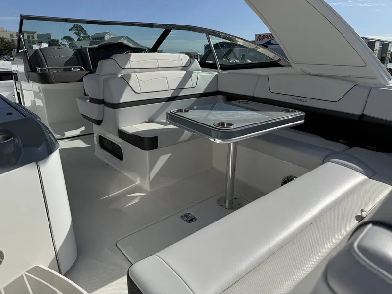 Slide: The Image of Formula 350 CROSSOVER BOWRIDER 2024 - 14