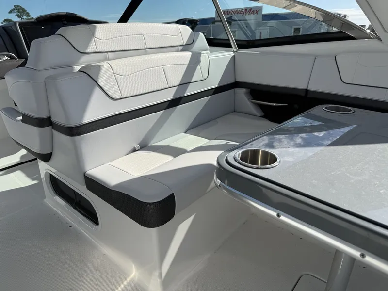 Slide: The Image of Formula 350 CROSSOVER BOWRIDER 2024 - 17