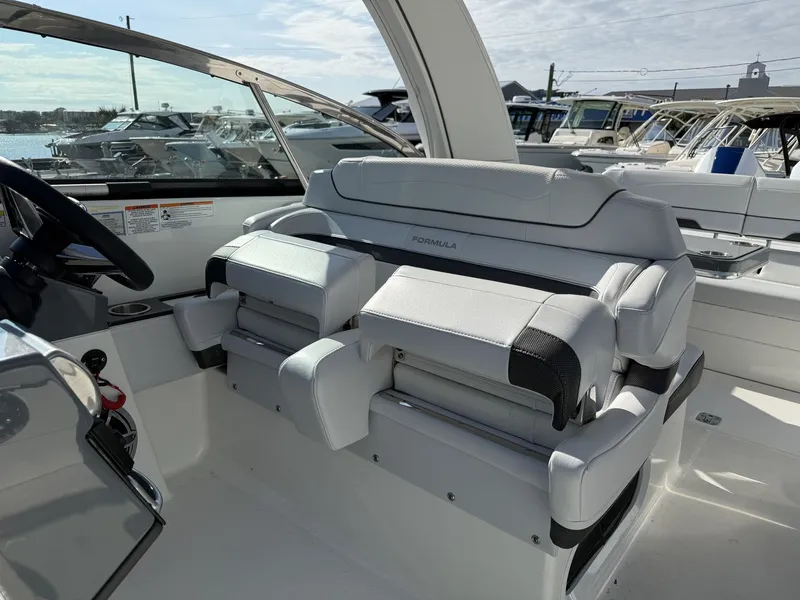 Slide: The Image of Formula 350 CROSSOVER BOWRIDER 2024 - 24