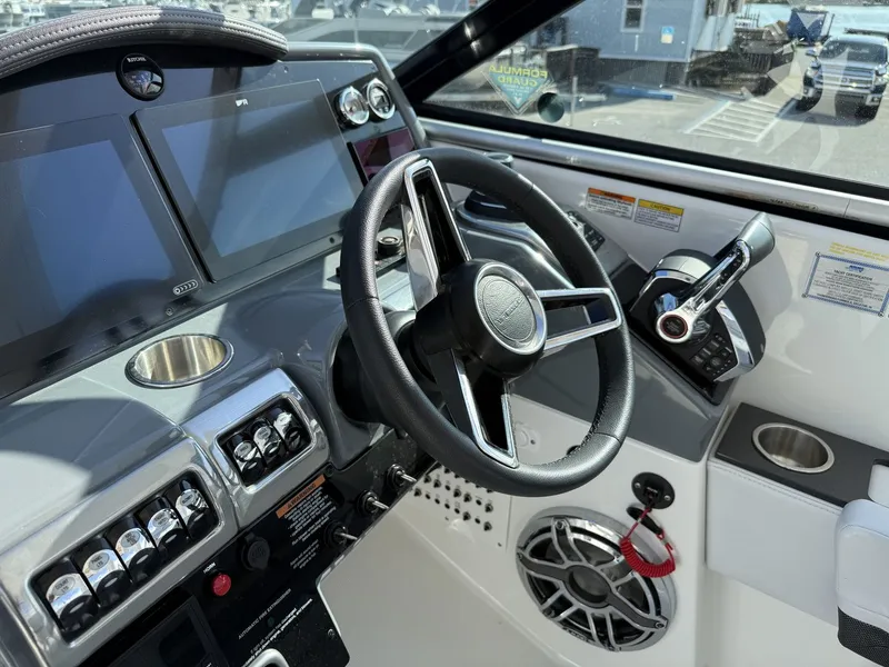 Slide: The Image of Formula 350 CROSSOVER BOWRIDER 2024 - 35