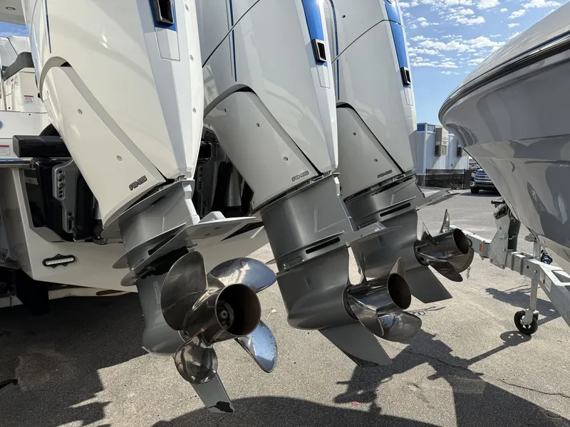 Slide: The Image of Formula 350 CROSSOVER BOWRIDER 2024 - 8