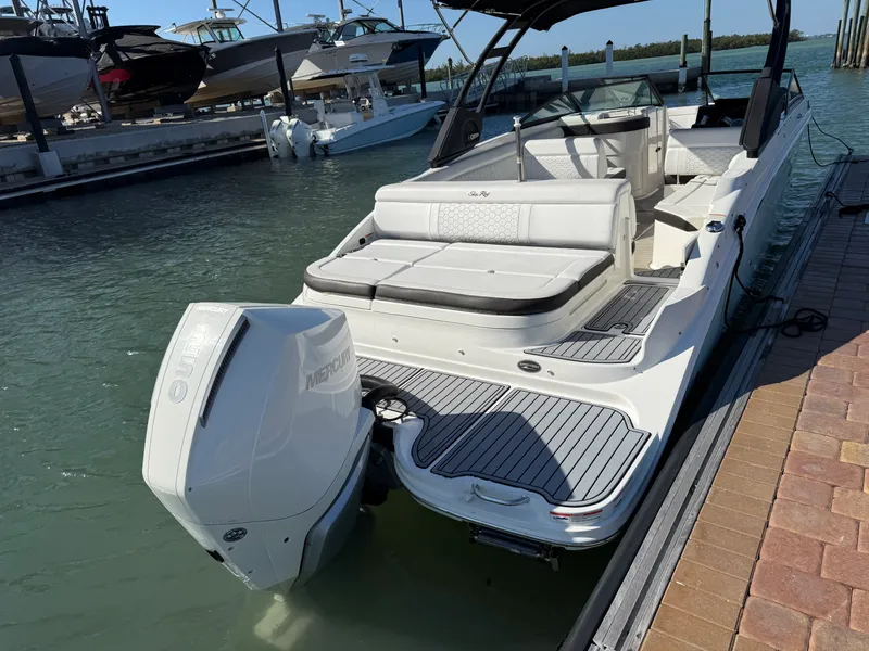 Slide: The Image of Sea Ray 270 SDX OUTBOARD 2021 - 4