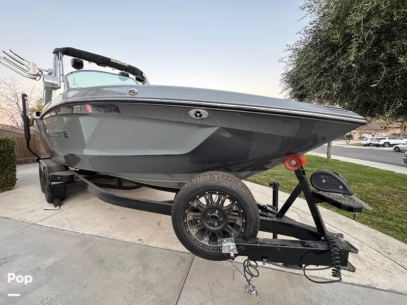 Slide: The Image of Mastercraft XT23 2022 - 15086095