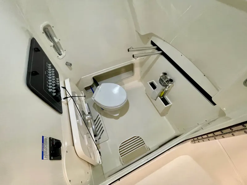 Slide: The Image of Boston Whaler 280 Outrage 2026 - 10