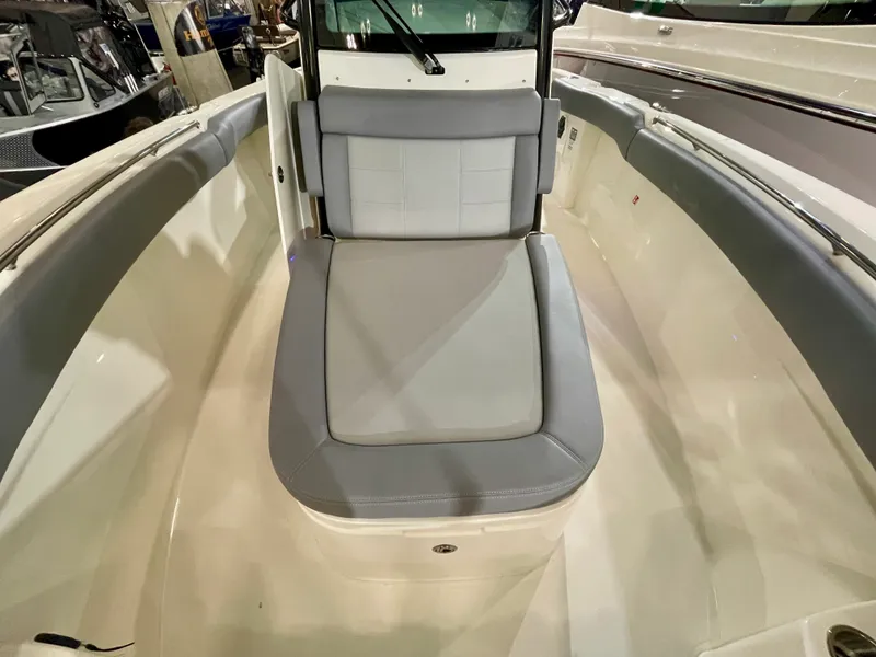 Slide: The Image of Boston Whaler 280 Outrage 2026 - 12