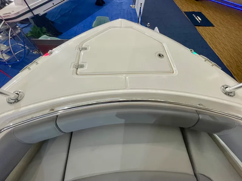 Slide: The Image of Boston Whaler 280 Outrage 2026 - 14