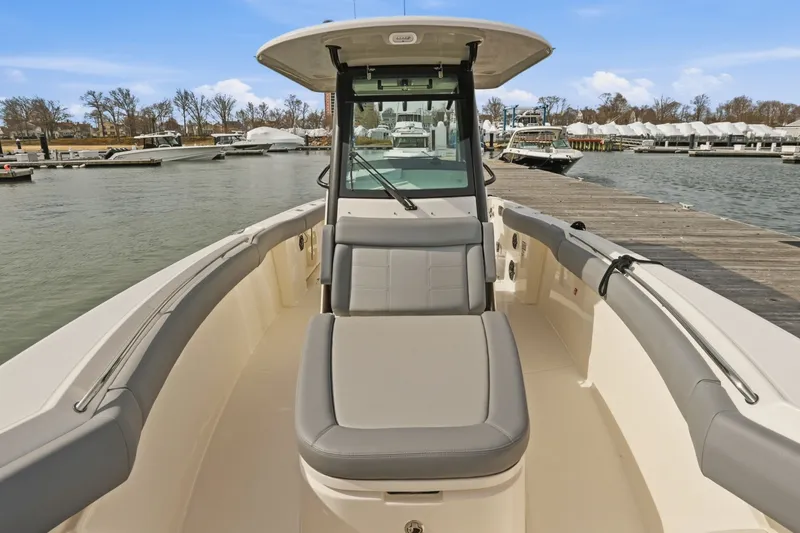 Slide: The Image of Boston Whaler 280 Outrage 2026 - 17