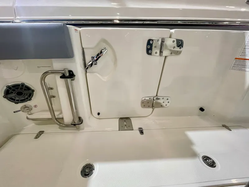 Slide: The Image of Boston Whaler 280 Outrage 2026 - 3