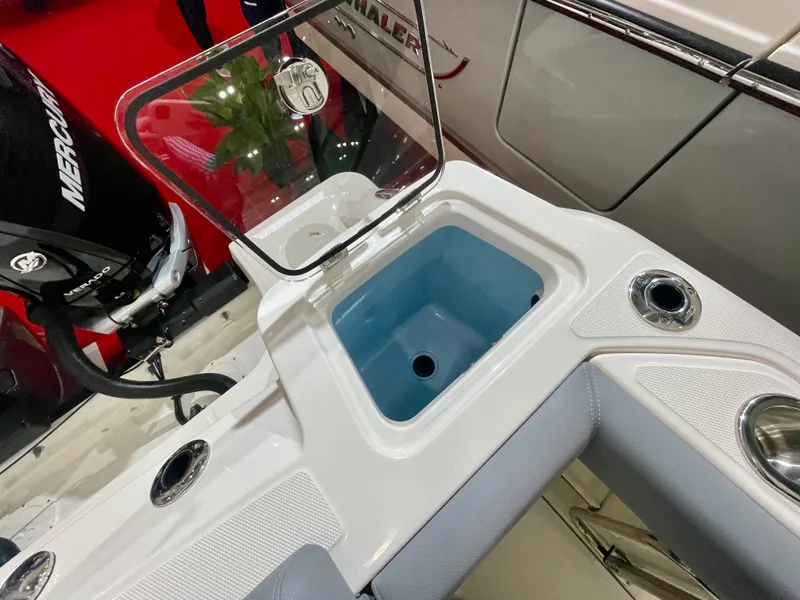 Slide: The Image of Boston Whaler 280 Outrage 2026 - 4