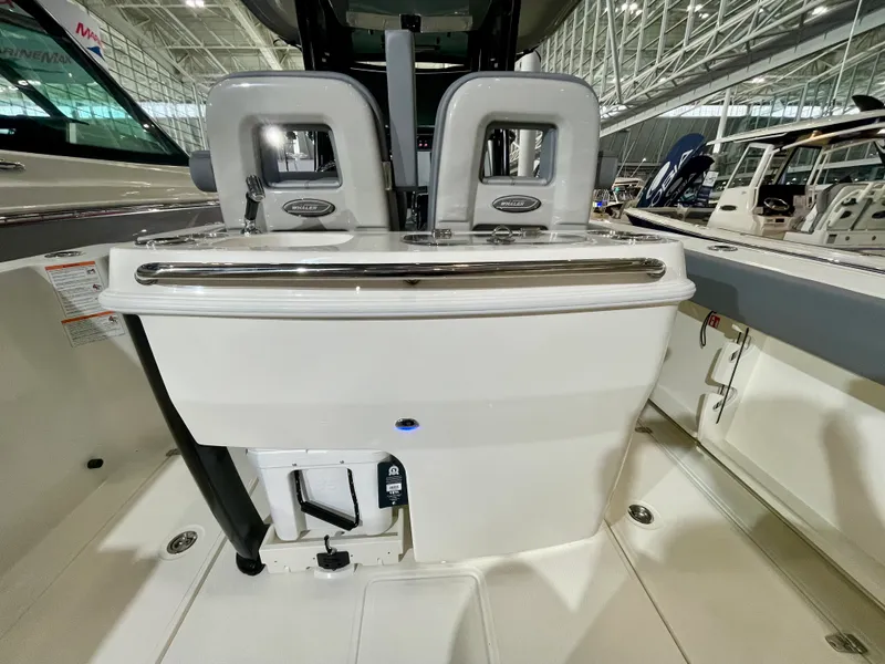 Slide: The Image of Boston Whaler 280 Outrage 2026 - 6