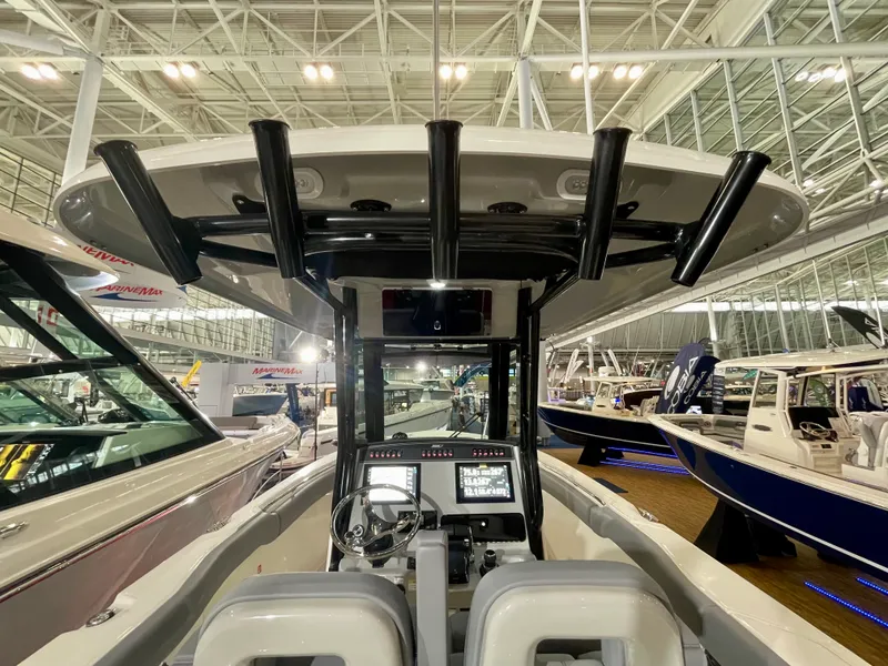 Slide: The Image of Boston Whaler 280 Outrage 2026 - 7