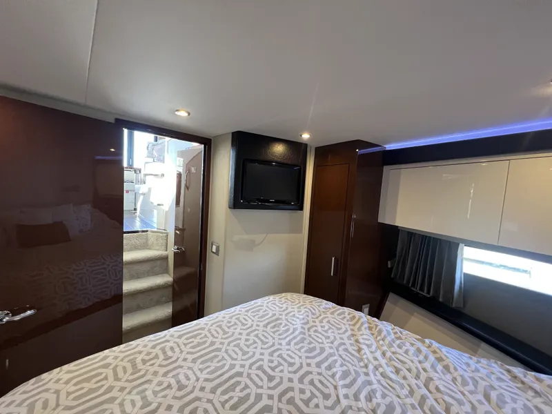 Slide: The Image of Carver 37 COUPE 2018 - 5