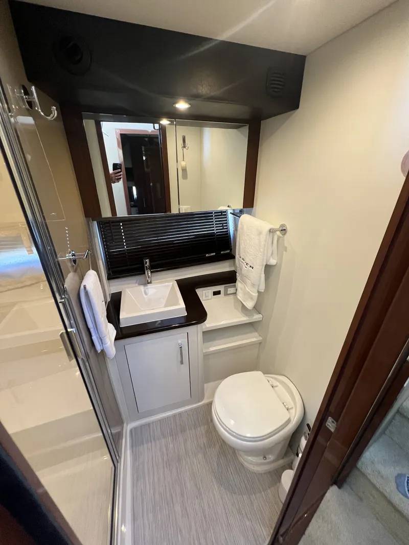 Slide: The Image of Carver 37 COUPE 2018 - 7