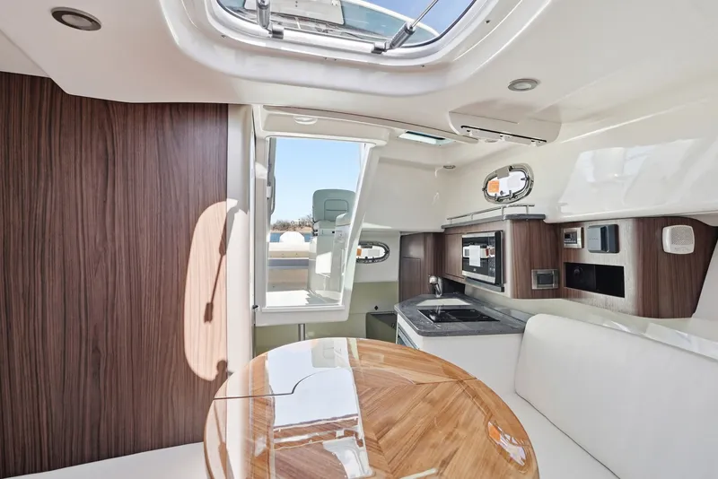 Slide: The Image of Boston Whaler 285 Conquest 2026 - 31