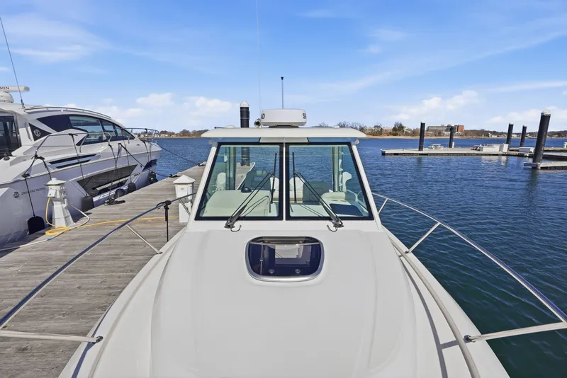 Slide: The Image of Boston Whaler 285 Conquest 2026 - 36