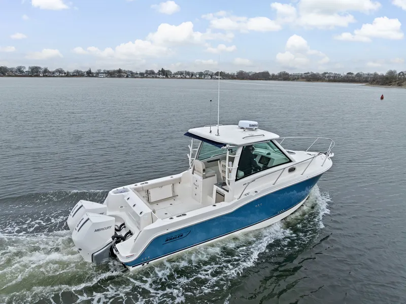 Slide: The Image of Boston Whaler 285 Conquest 2026 - 40