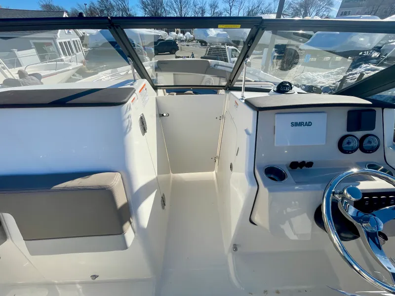 Slide: The Image of Boston Whaler 210 Vantage 2026 - 16