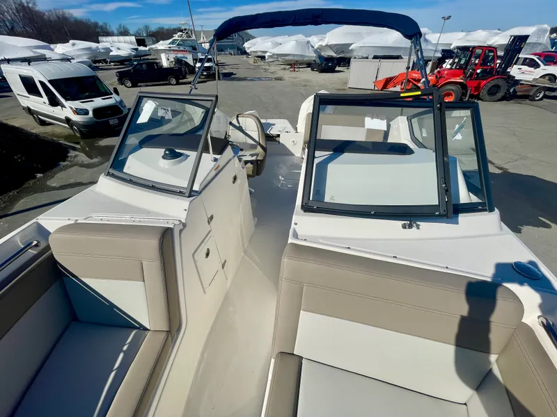 Slide: The Image of Boston Whaler 210 Vantage 2026 - 20
