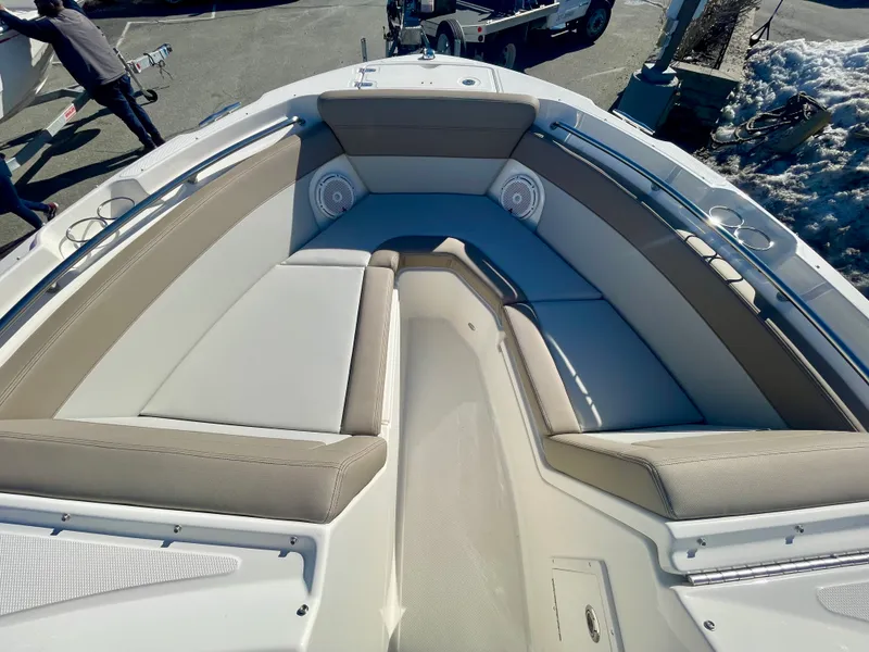 Slide: The Image of Boston Whaler 210 Vantage 2026 - 21