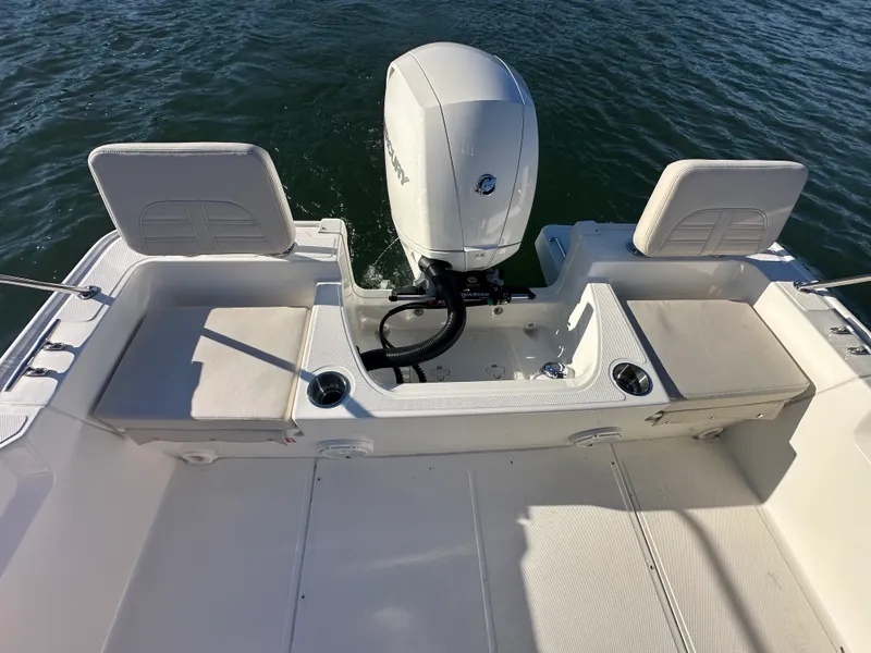 Slide: The Image of Boston Whaler 190 Montauk 2026 - 12