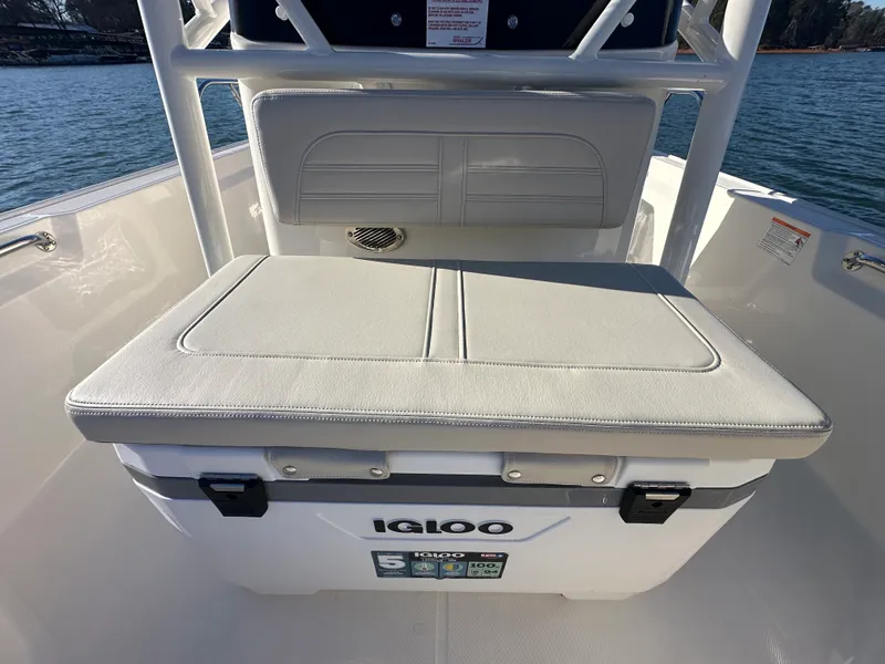 Slide: The Image of Boston Whaler 190 Montauk 2026 - 13
