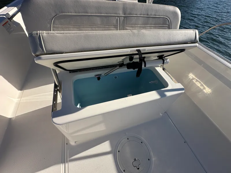 Slide: The Image of Boston Whaler 190 Montauk 2026 - 17
