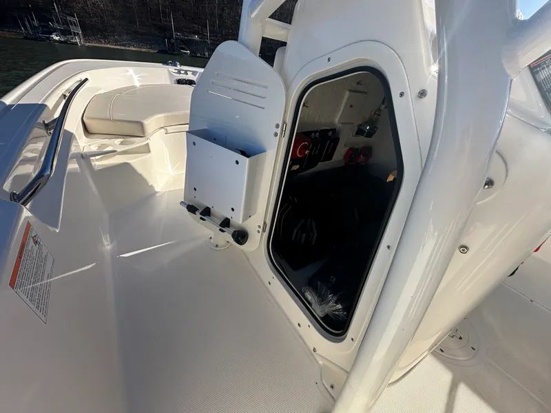 Slide: The Image of Boston Whaler 190 Montauk 2026 - 18