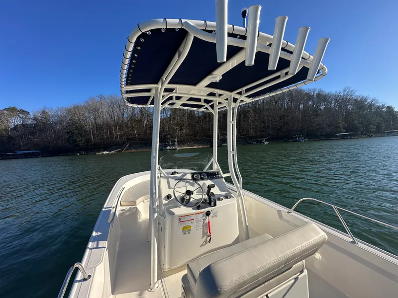 Slide: The Image of Boston Whaler 190 Montauk 2026 - 20