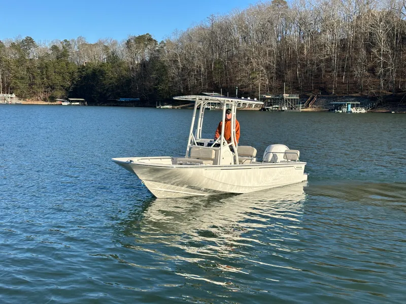 Slide: The Image of Boston Whaler 190 Montauk 2026 - 5