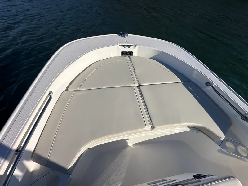 Slide: The Image of Boston Whaler 190 Montauk 2026 - 9