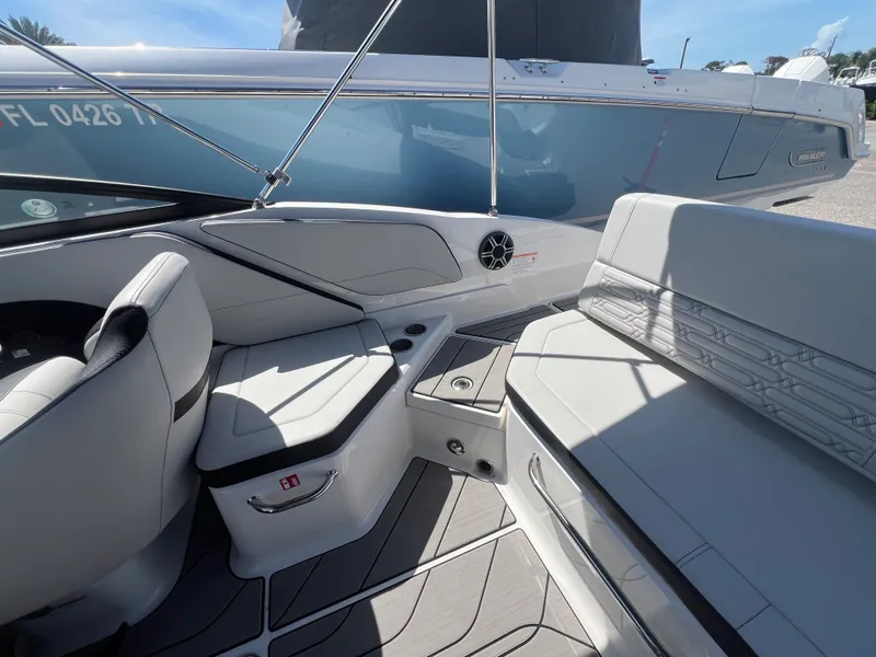 Slide: The Image of Sea Ray SPX 210 Outboard 2026 - 10