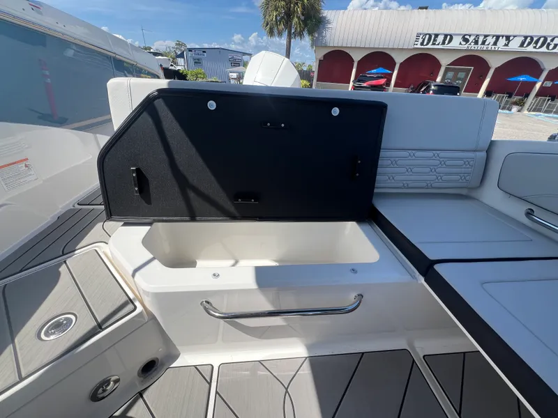 Slide: The Image of Sea Ray SPX 210 Outboard 2026 - 13