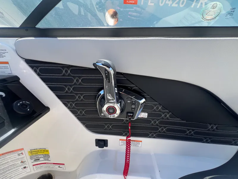 Slide: The Image of Sea Ray SPX 210 Outboard 2026 - 20