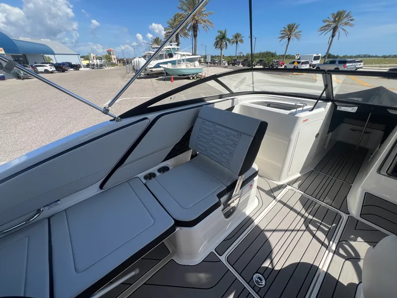 Slide: The Image of Sea Ray SPX 210 Outboard 2026 - 25