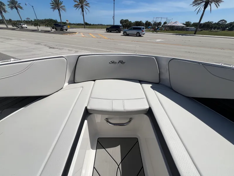 Slide: The Image of Sea Ray SPX 210 Outboard 2026 - 30
