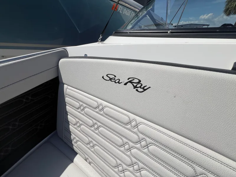 Slide: The Image of Sea Ray SPX 210 Outboard 2026 - 32