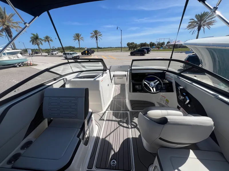Slide: The Image of Sea Ray SPX 210 Outboard 2026 - 33