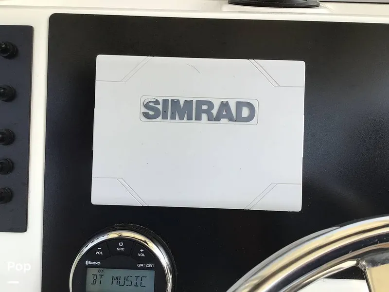 Slide: The Image of Robalo 202ex 2024 - 15558377